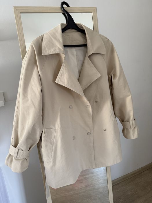 Тренч в цвете бежевый