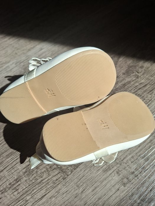 Нови обувки на H  M