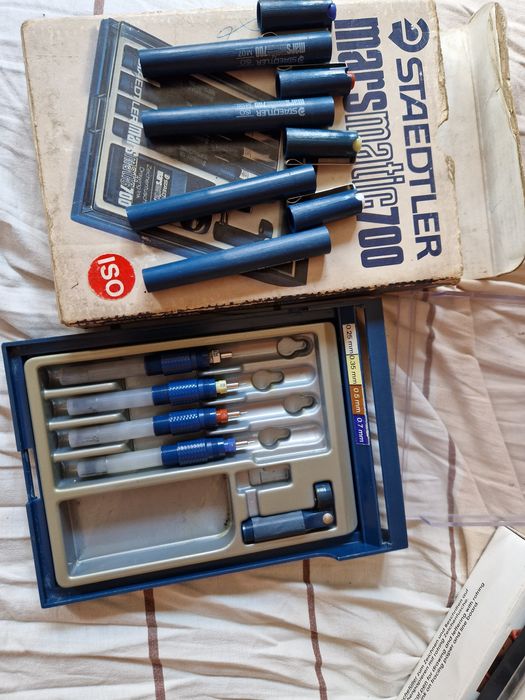 Vând 3 truse desen tehnic Rotring și Staedtler
