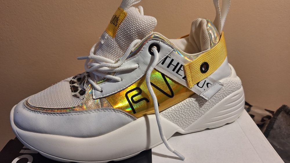 Adidas Dama Thezeus mărimea 38