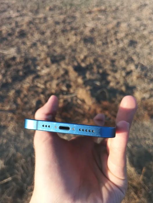 Vând iPhone 13 128 Gb Blue sănătate baterie 87% stare excelentă