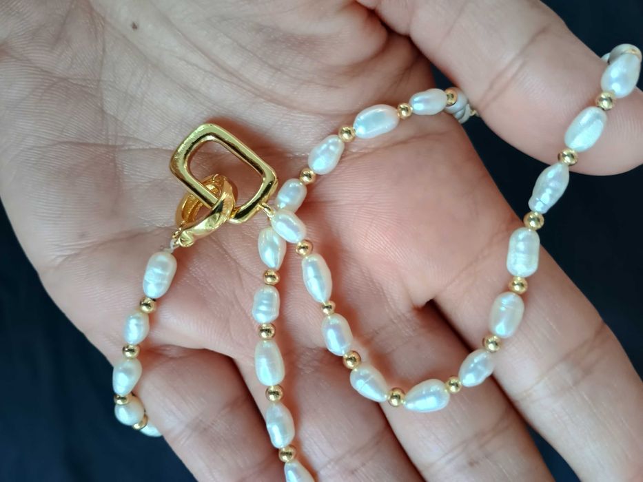 Ново колие с естествени перли и стоманени топчета