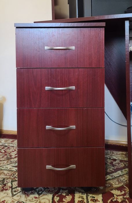 Продаю б/у письменный стол