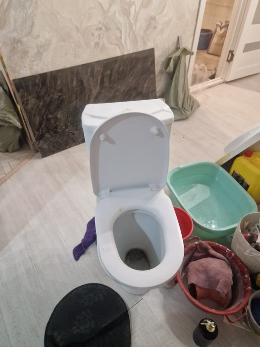 Продам унитаз пользовались 8 месяцев