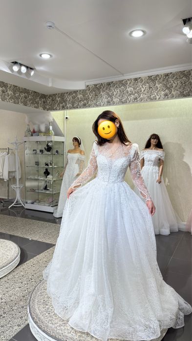 Продам  свадебную платью