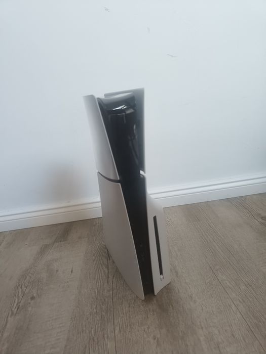 Vând PS5 slim disc edition