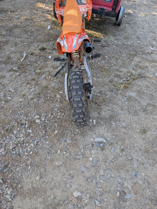 Vând cross 125 cc ultra ca nou îl vând că a început școala