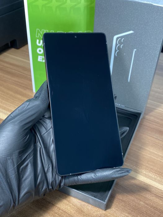 Samsung Galaxy s25 ultra • 256 GB • Titanium Jetblack