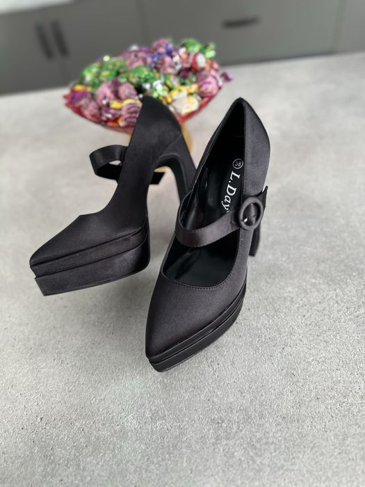 Pantofi noi tip stiletto