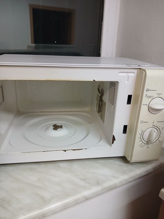 Продам микровалновку на запчасти