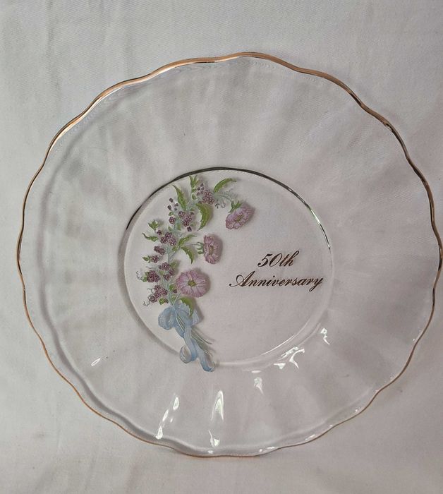 Стъклена подаръчна чиния за 50-годишен юбилей