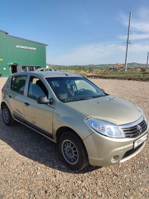 Машина Renault Sandero