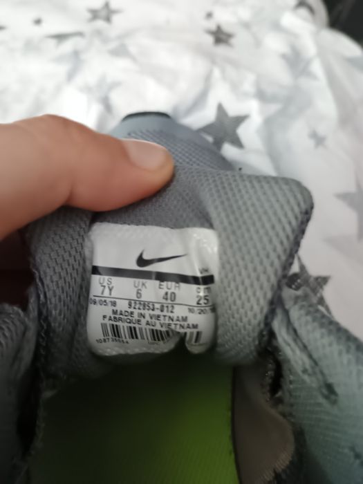 Сиви nike обувки