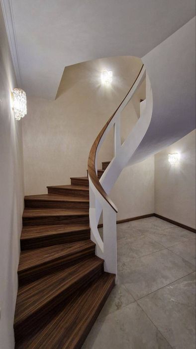 Продается квартира Дуплекс на Яккасарайском районе 5 комнат этажи 9-10