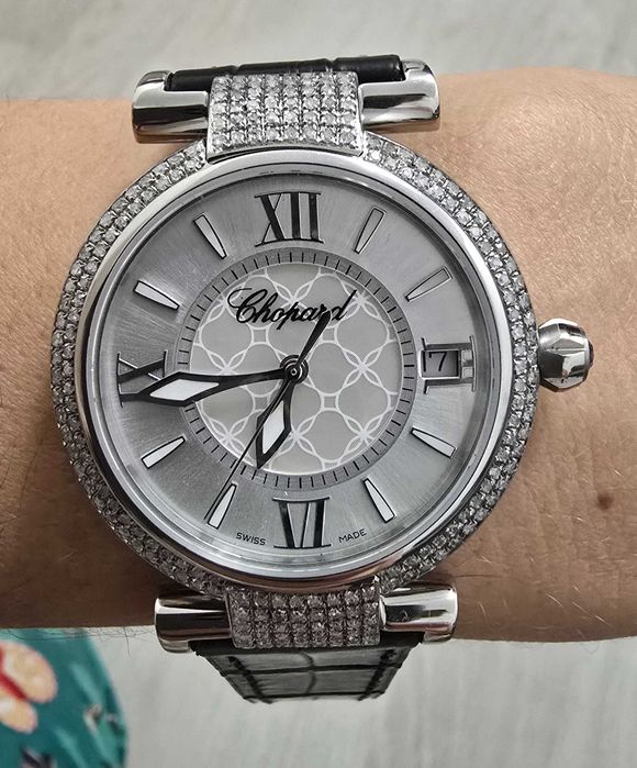 Шикарные часы с бриллиантами шопард