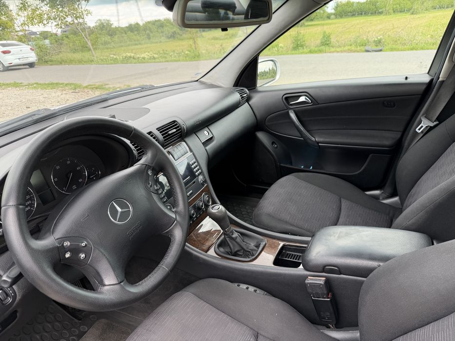 MERCEDES-BENZ E-Class 0 — imagine 3