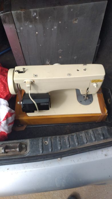 Швейная машинка электрическая