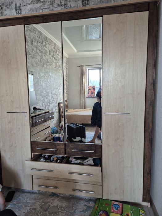 Продам шифоньер в отличном состоянии
