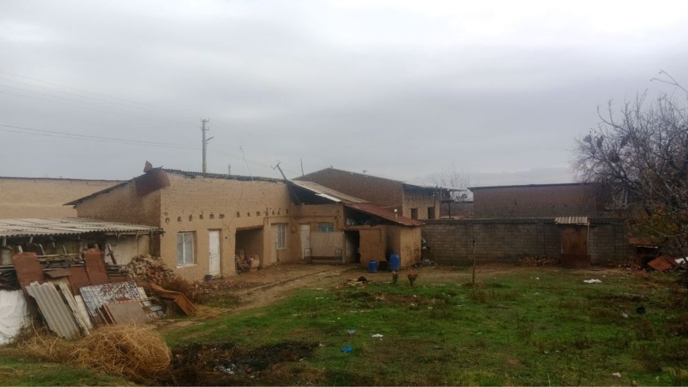 Nazarbek tekistilda dala xovli sotiladi srocna 4,8 sotiq