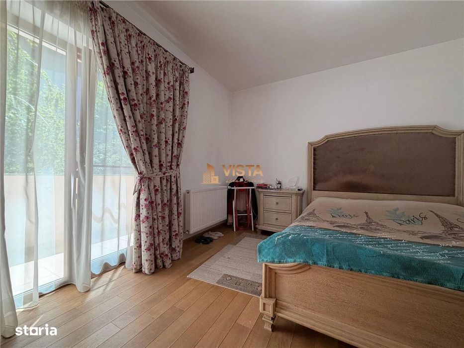Casa tip duplex, zona Centru