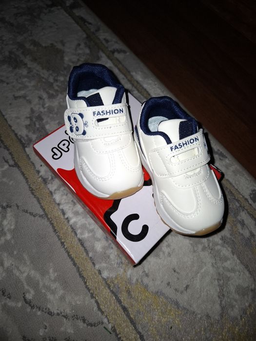 Кроссовки для детей