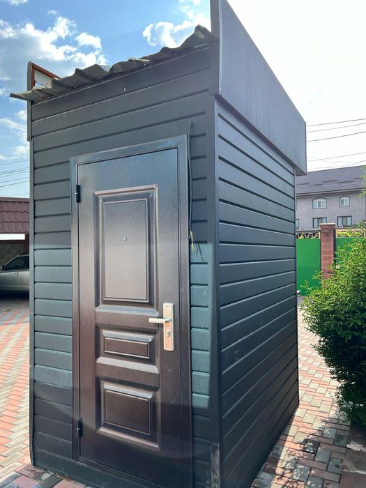 киоск с аппаратом для мороженного