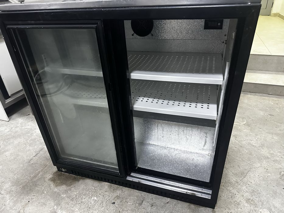 Подбарова хладилна витрина