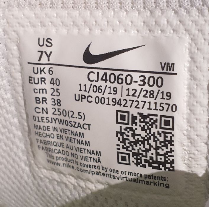 Vând 2 perechi Nike React 270