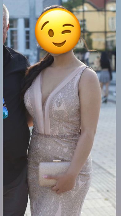 Продавам балната си рокля!