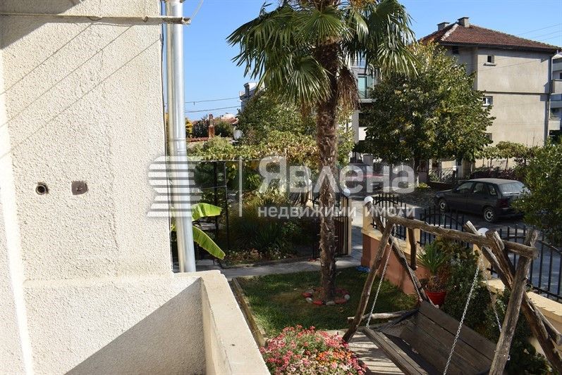 Агенция Явлена продава етаж от къща в гр. Приморск