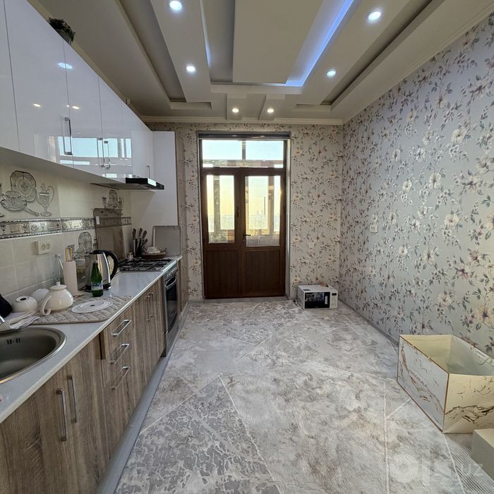 Продаеться квартира с парковкой 76кв.м
