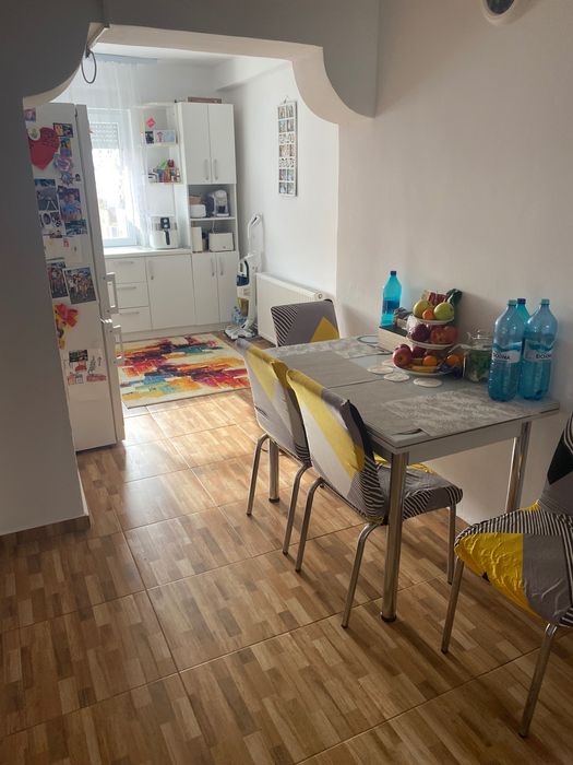 Apartament cu 3 camere decomadat