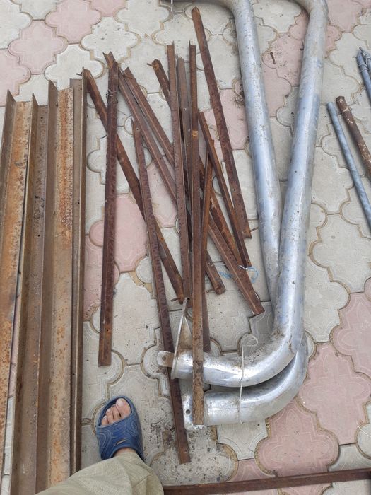 Продам трубы, уголок металлические.