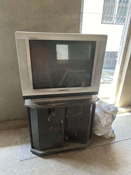 Продам срочно телевизор