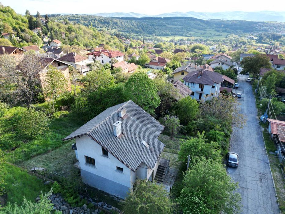 Продавам къща в село Кладница