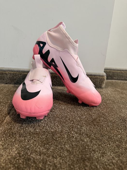 Футболни бутонки NIKE