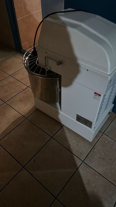 Продам тестомесы 2штуки