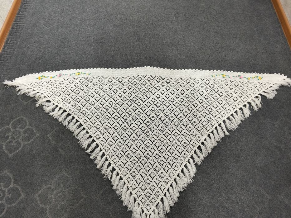 Пуховые платки ручной работы