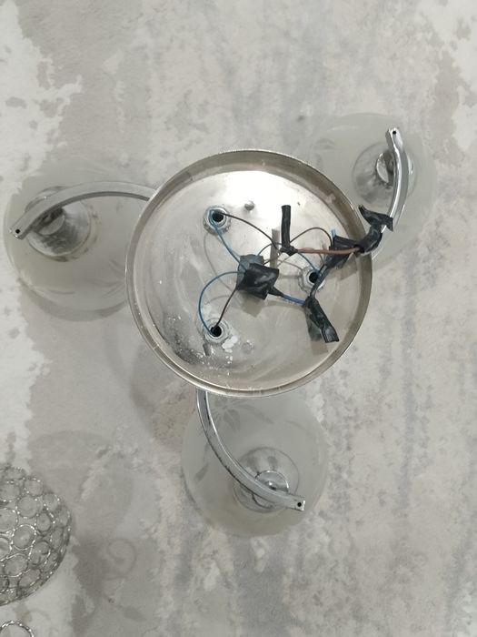 Продам люстру 3х рожковую