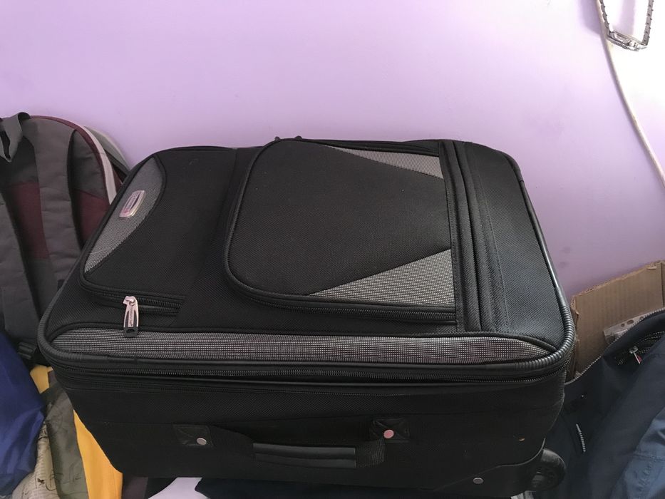 Ruxac laptop si troler voiaj