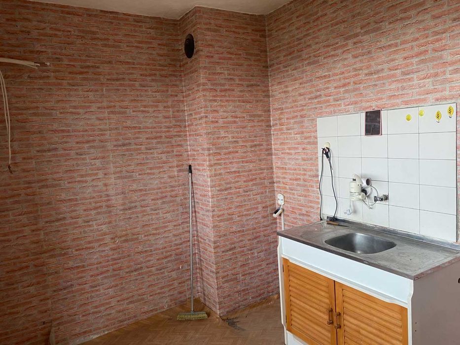 Продава се Едностаен апартамент в Карлово - 42 кв.м за 1445 €/кв.м - Снимка #2