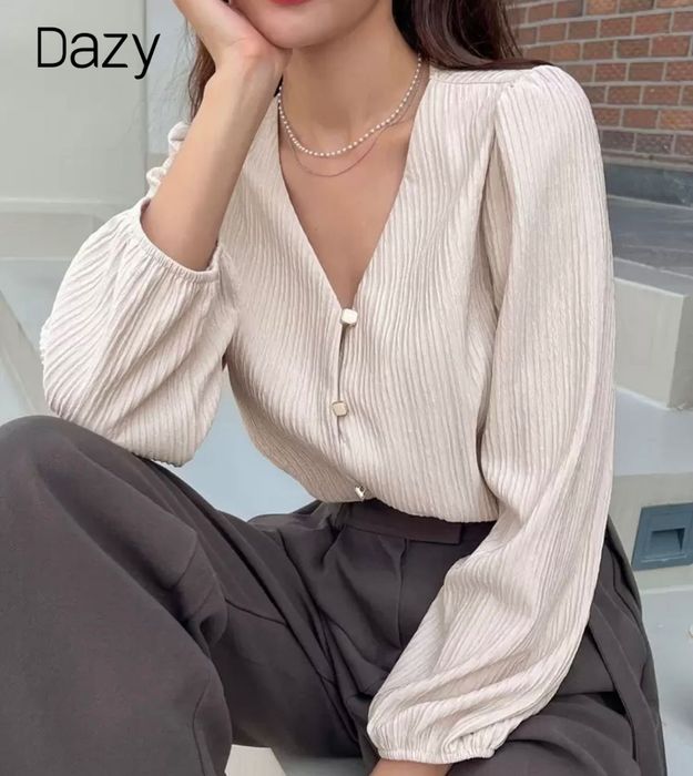 Блуза с красиви копчета