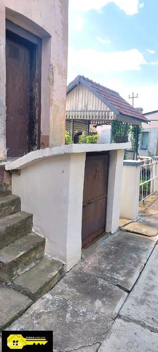 Casa solida, evreiasca , Sacuieni, gradina mare