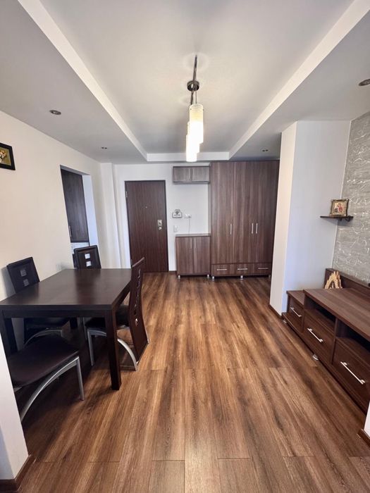 Inchiriez apartament
