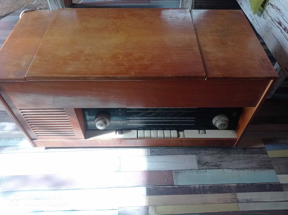 Ретро радио с грамофон Акорд 102