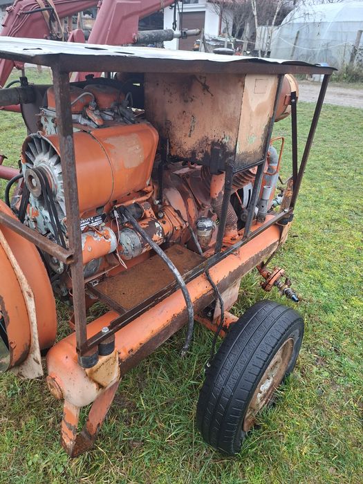 Vând diverse tractor ,mig gunoi ,compresor,landini ,steyr
