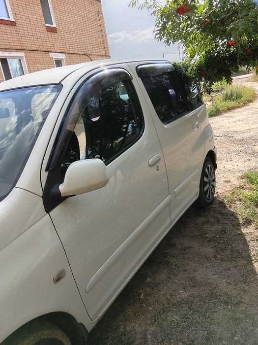 Продам тайоту funkargo