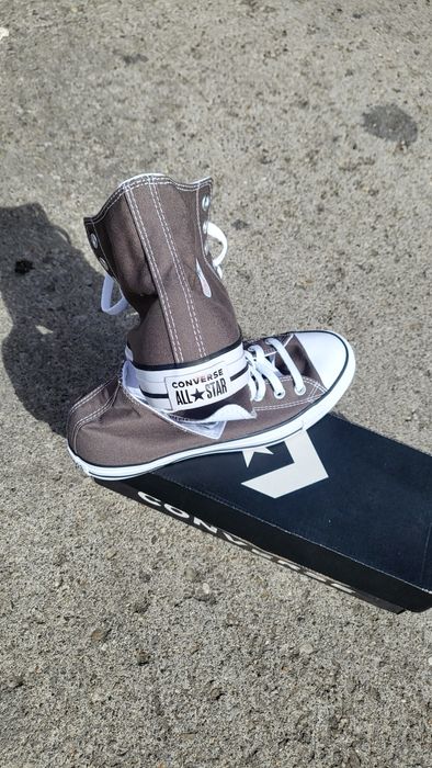 Vand Converse NOI