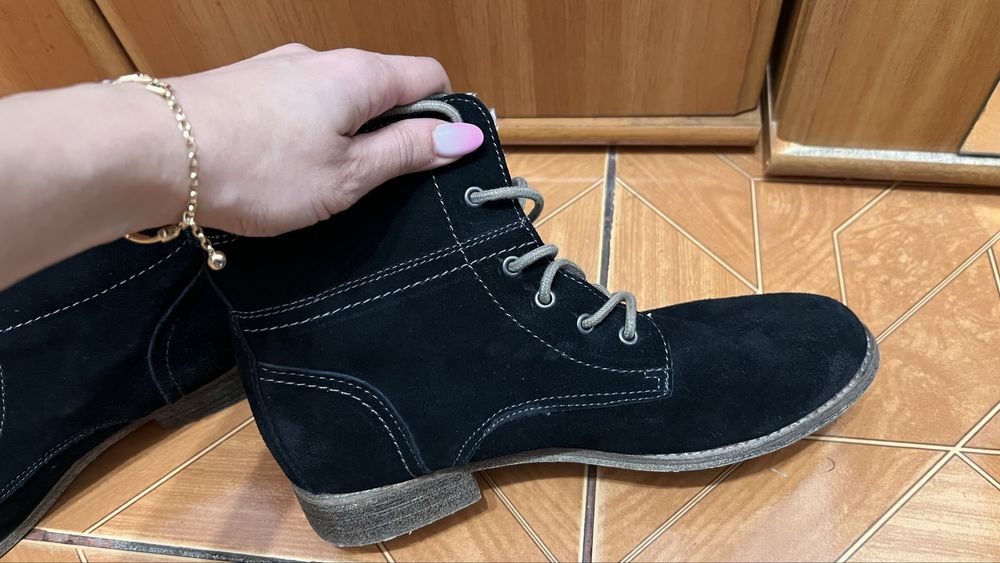 Ghete piele intoarsa