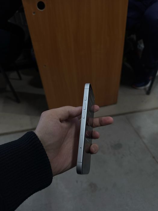 Продам Iphone 16